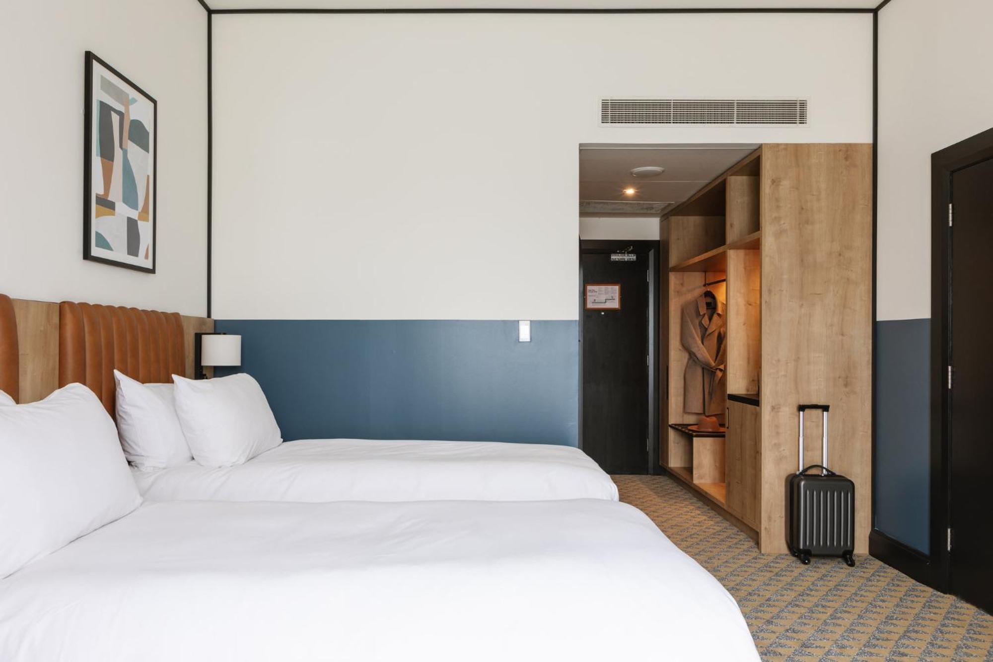 Voco Belfast By Ihg Hotel Exterior photo