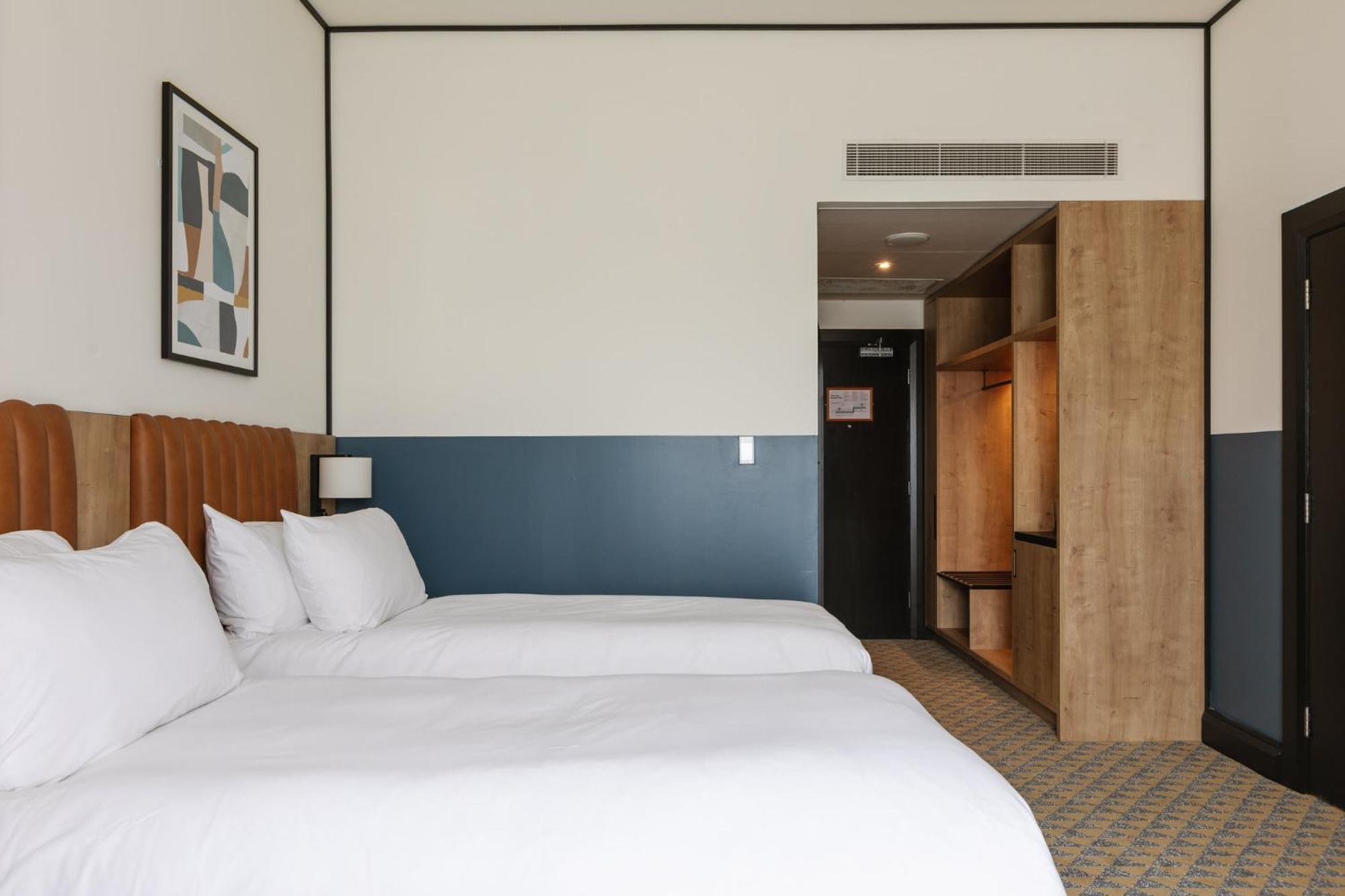 Voco Belfast By Ihg Hotel Exterior photo